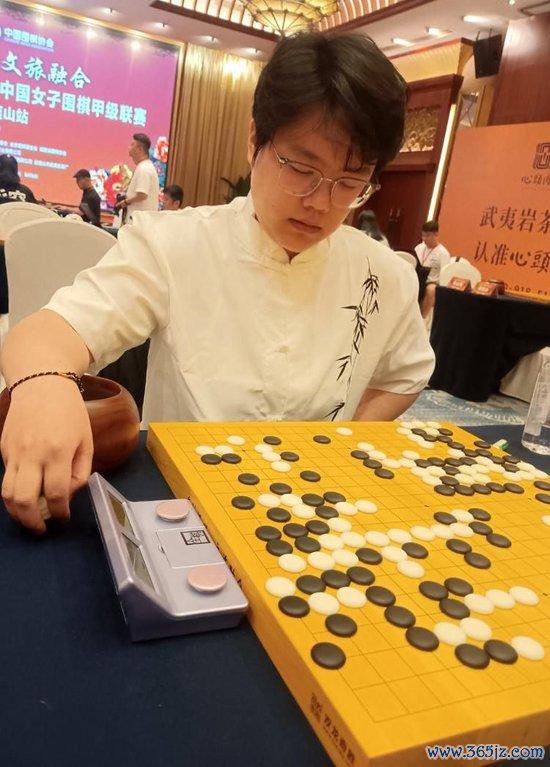 王爽击败冯韵嘉两连胜